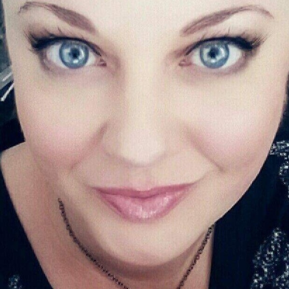 Meet your Posher, Katharine - Picture 1 of 1